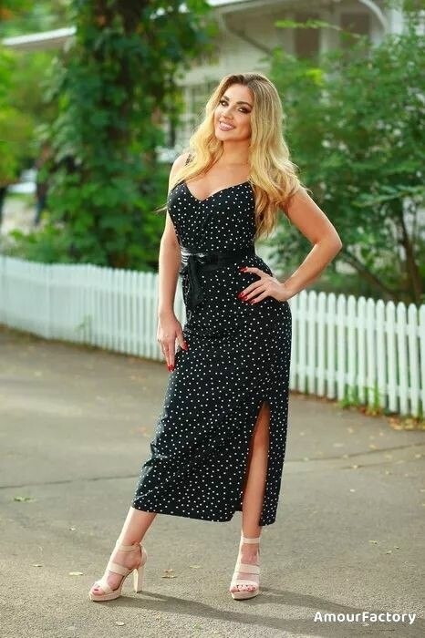 Maryia, 28